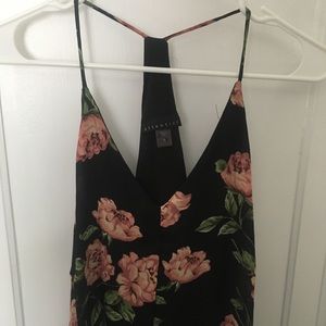 Beautiful floral maxi dress w/ side slits - Sz SM